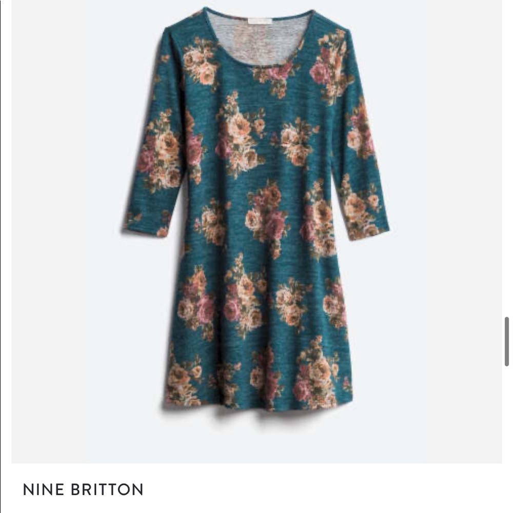 NINE BRITTON
Beverly Hacci Shift Dress